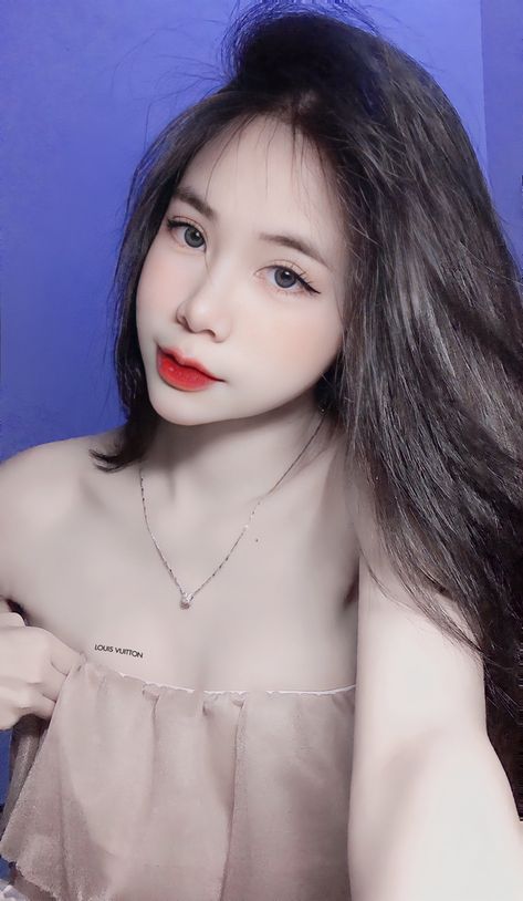 村長(zhǎng)壓在小萍身上耕耘著動(dòng)畫