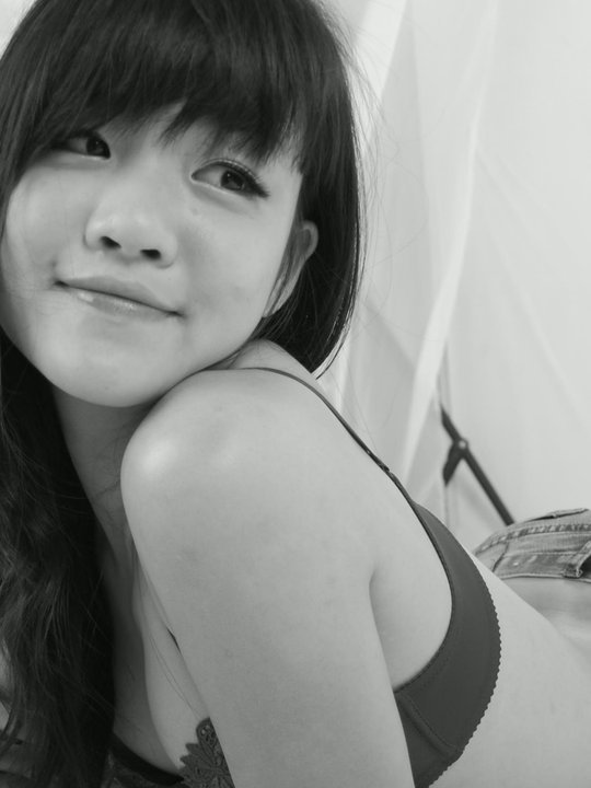 大胸女大學(xué)生在線