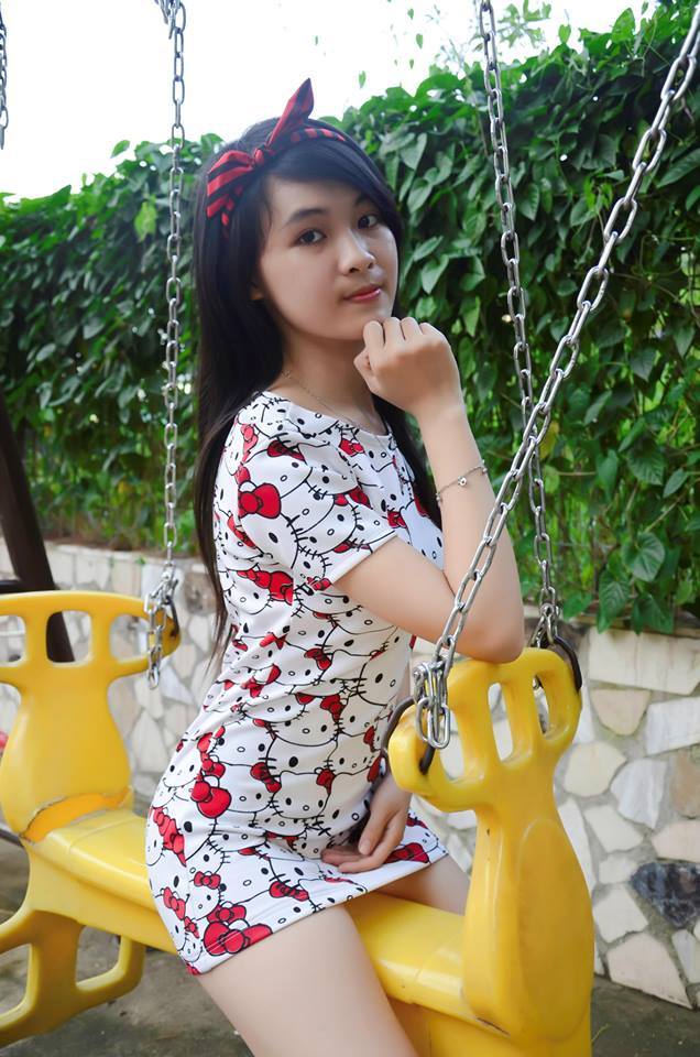 美女跪下吃j8長視頻